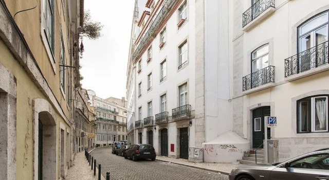 ALTIDO Elegant 3BR Apt w/workspace in Chiado