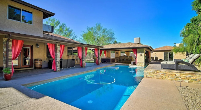 Коттедж с 5 комнатами Pool, Bar & Game Room: Red Mountain Mesa Oasis