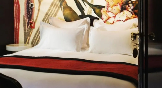 Двухместный номер Comfort Hôtel du Petit Moulin, Haute Couture hotel by Lacroix