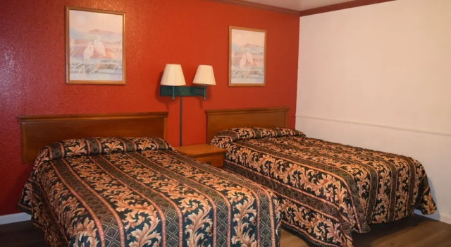 Четырёхместный номер Standard Western Motel