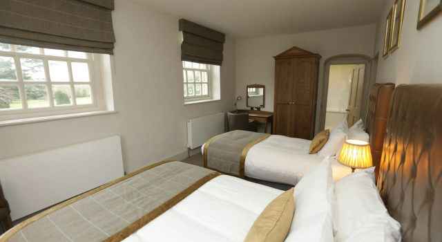 Chicheley Hall, Rezervați Hotel Newport Pagnell 
