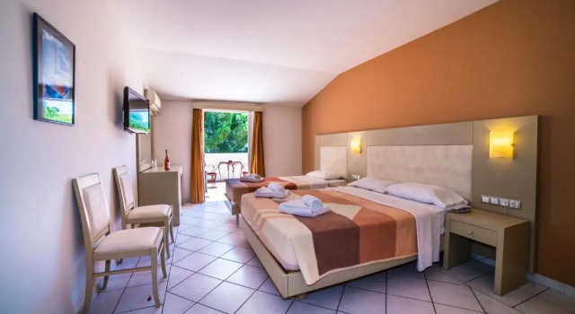 Трёхместный номер Standard Отель Porto Koukla Beach