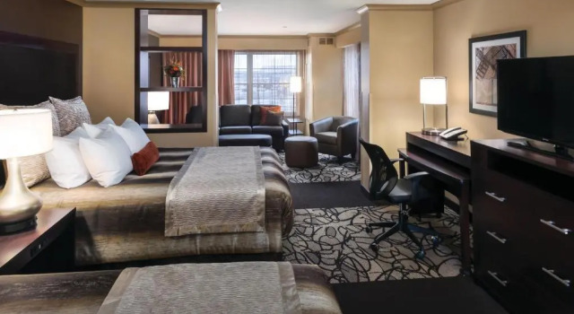 Полулюкс ClubHouse Hotel & Suites Fargo