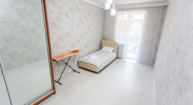 LIFEHOUSE Almaty Досмухамедова 20а 3-х комнатная квартира, Prenota Appartamento Hotel a Almaty con parcheggio, Parcheggio
