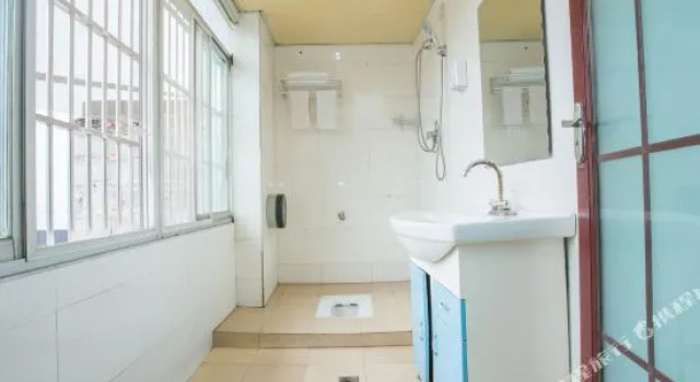 Zhanqian Hotel, Prenota Hotel Shiyan Hubei