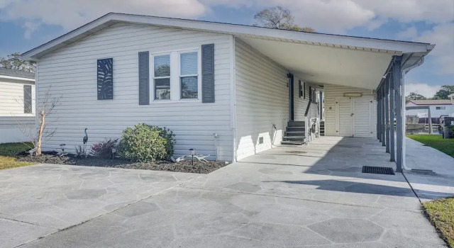 Коттедж Deck & Pool Access: Myrtle Beach Getaway