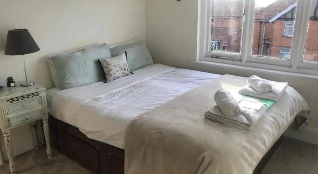 Ries Retreat - The Emerald room, Забронировать Отель Гластонбери Сомерсет