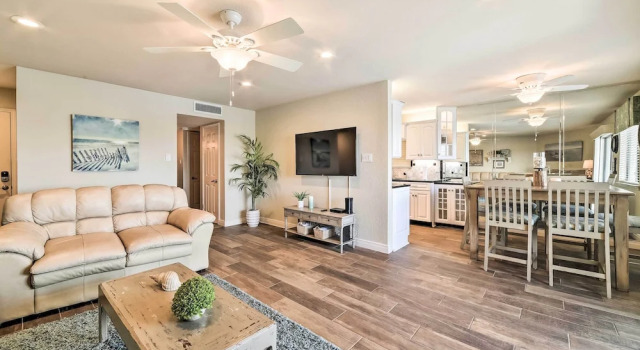 Bright and Breezy Condo, 2 Mi to Whitecap Beach!, Rezerwuj Apartament Padre Island 