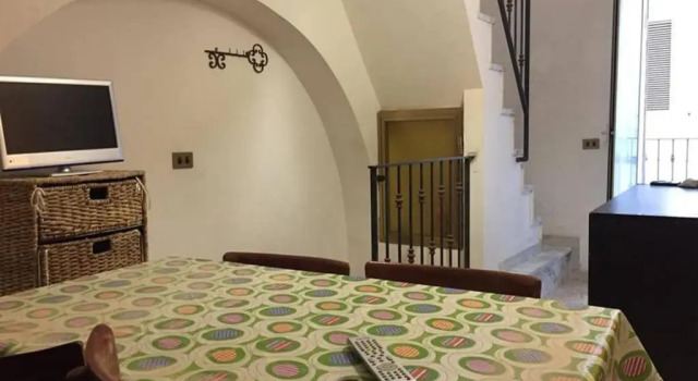 Historic Apartment in centre of city 100m to sea