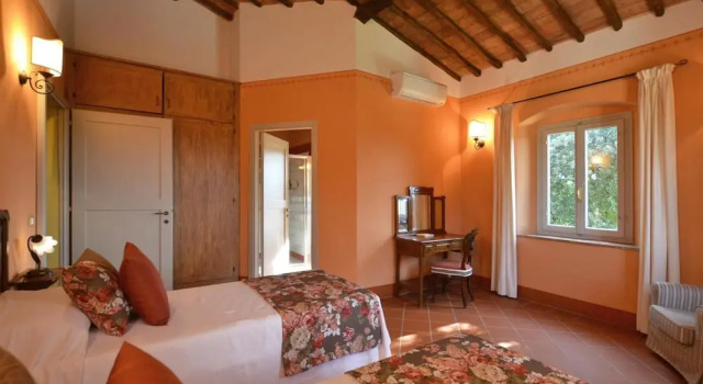 Villa Paradiso 12 in Casole d Elsa, Buchen Sie Villa Hotels in Elsa-Tal mit Parkplatz, Parkplätze