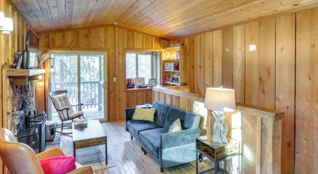 Near Skiing & Hiking: Dog-friendly Big Bear Cabin
