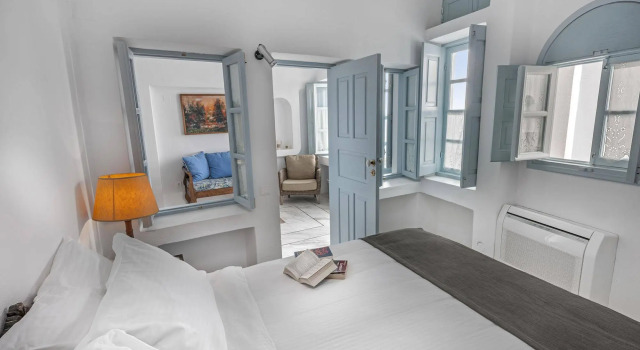 Aigialos Luxury Traditional Houses, Забронировать Отель Тира Santorini Caldera, рядом с Музей досторического города Тира