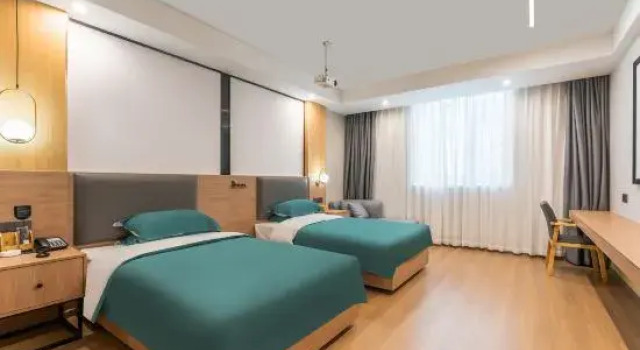 Seman Hotel (Qingdao Jinggangshan Road Subway Station)