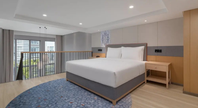 Люкс Пентхаус c 1 комнатой Holiday Inn Express Kunming Horti Expo Garden by IHG