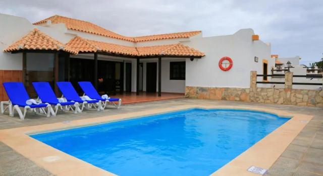 Вилла с 3 комнатами Vip Villas - Caleta Dorada
