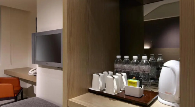 Трёхместный номер Comfort Royal Inn Taipei Linsen - Huashan 1914 Creative Park