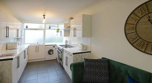 Canterbury Comfy 6 Bed House with Hot Tub - Entire House