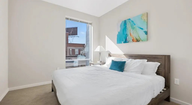 Spacious Insta-worthy Oasis steps from Night Life 360