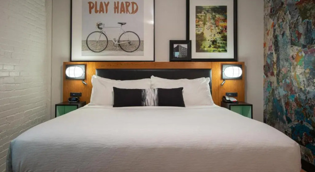 Люкс для гостей с ограниченными возможностями Hotel Indigo - Madison Downtown by IHG
