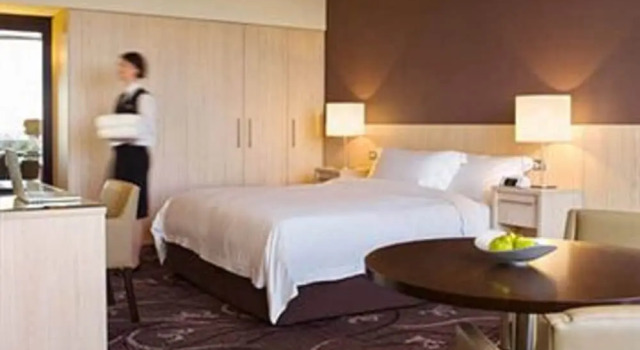 Люкс с балконом и с видом на озеро Lakes Hotel