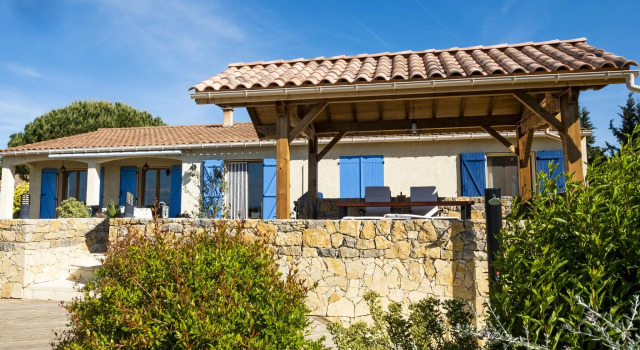 Luxury villa: with air conditioning heatable pool at the highest point of the village of Malviès, Book Hotel Malviès Languedoc-Roussillon