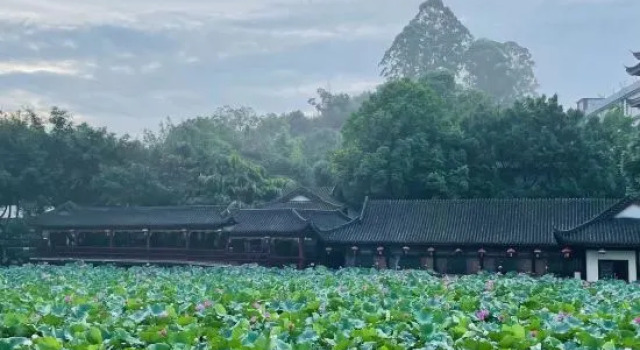 Gold Eagle Resort, Varaa Lomakeskus Hotellit Sichuan pysäköinnillä, Pysäköinti