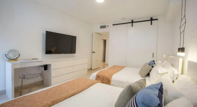 OCEAN VIEW DELUXE SUITE: PVT. BEACH & POOL, Забронировать Апарт-отель Апарт-отели Исла-Верде, Апарт-отель