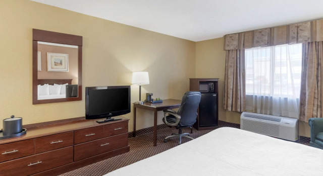 Двухместный номер Standard Quality Inn & Suites Bloomington University Area