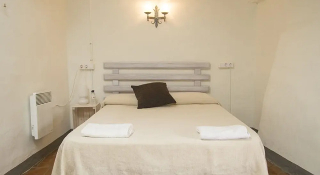 Hostal lEstrella, Забронировать Отель Палафружель Baix Empordà, рядом с Plaça Nova