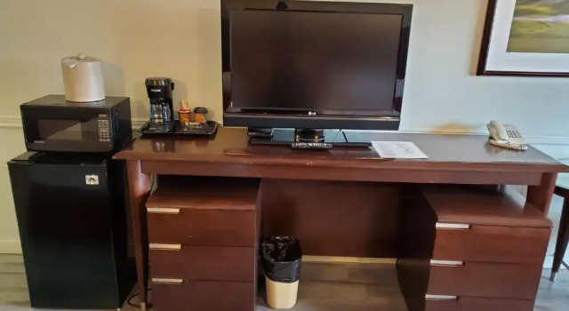 Четырёхместный номер Standard Alpine Inn Abbotsford