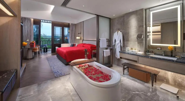 Двухместный номер Deluxe с балконом и с видом на сад Doubletree By Hilton Yancheng Dayangwan