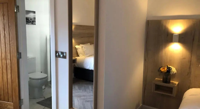 Номер Standard McNaughton Guestrooms