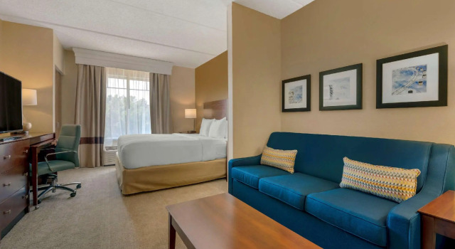 Люкс c 1 комнатой Comfort Suites Near Universal Orlando Resort