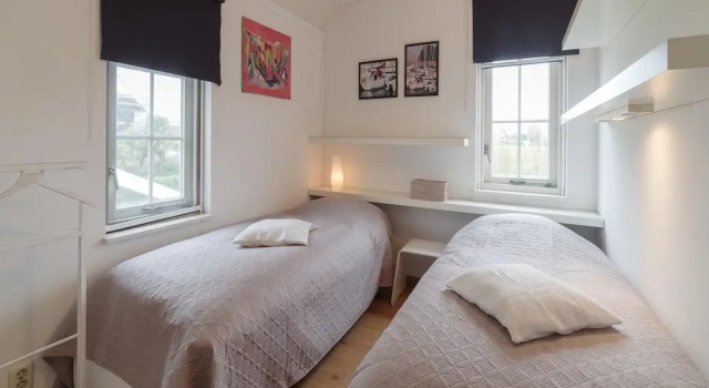 Коттедж Zeeland Retreat; Sauna and Seaside Charm