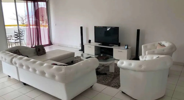 Appartement Les Terrasses de l'Estuaire, Book Lejlighed Hoteller i Libreville med parkering, Parkering