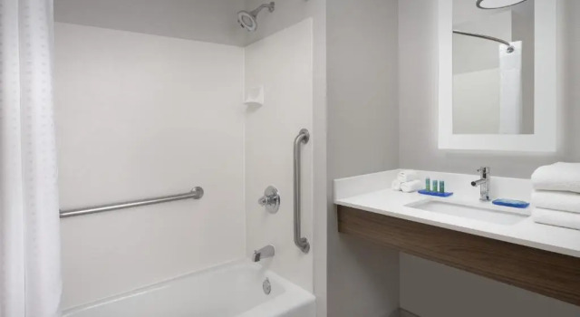 Четырёхместный номер Standard Holiday Inn Express San Antonio North Riverwalk Area by IHG