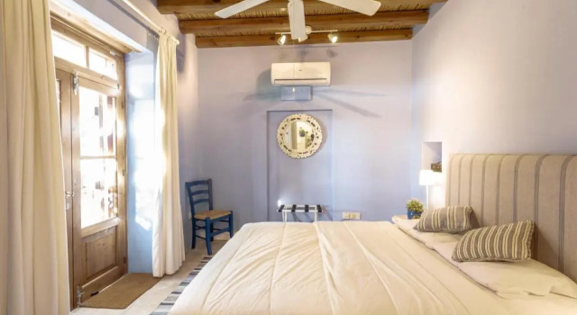 The Carob Tree Villa - 3 BR Rustic Luxury Home, Book Villa Hoteller i Tochni med pool, Swimmingpool