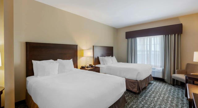 Четырёхместный люкс Best Western Plus Walkerton Hotel & Conference Centre