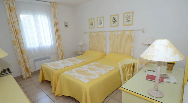 Люкс Superior с балконом Hôtel et AppartHôtel Le Relais Du Val DOrbieu