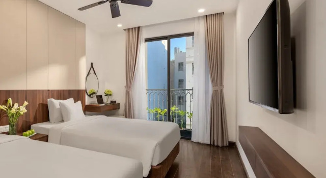 Семейный номер Standard с балконом и с видом на город Zen Lotus Hotel & Apartment