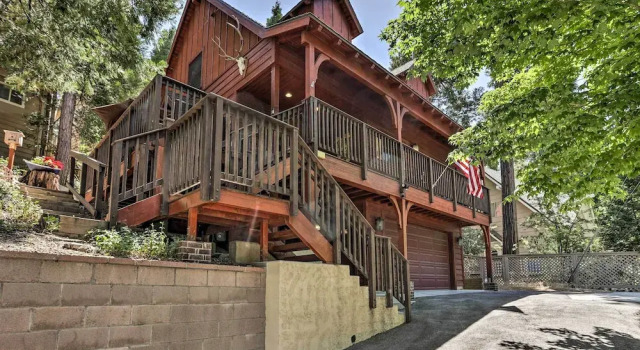 Steps to Lake: Cabin w/ Deck in Lake Arrowhead