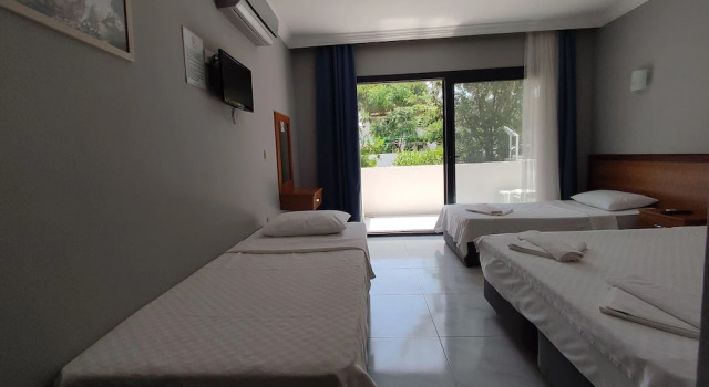 Трёхместный семейный номер Standard с балконом Sarsilmaz Otel