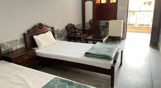 Qaiser Hotel, Book Hotel Hotels in Lahore with Parking, Parking