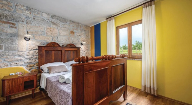 Awesome Home in Baderna With Wifi and 3 Bedrooms, Buchen Sie Hotel Baderna Central Istria