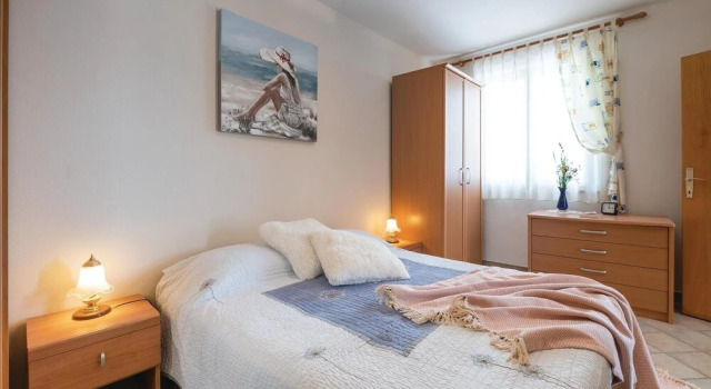 Amazing home in Hrboki with WiFi and 4 Bedrooms, Rezervovat Hotel Hotely v Hrboki s parkováním, Parkování
