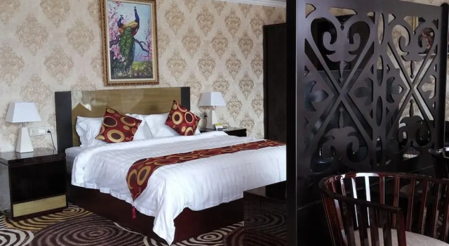 Люкс Premier Royal Hinthar Hotel