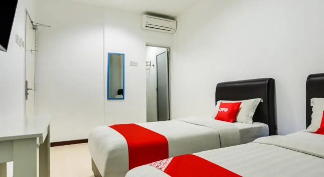 Люкс Superior OYO 89583 Grove Hotel