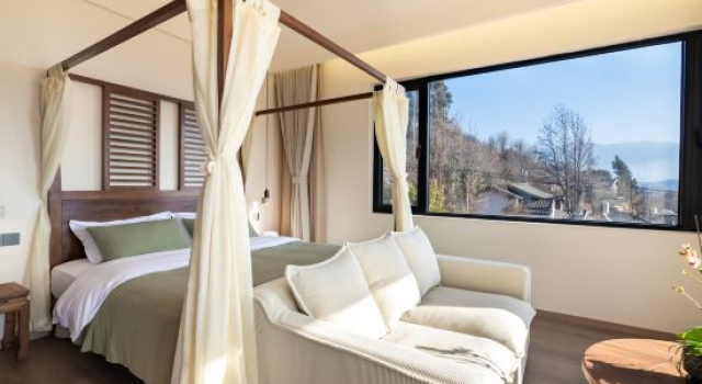 A Glowing mountain homestay, Book Hotel Dali Yunnan