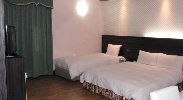 Семейный номер Standard Modern Plaza Hotel