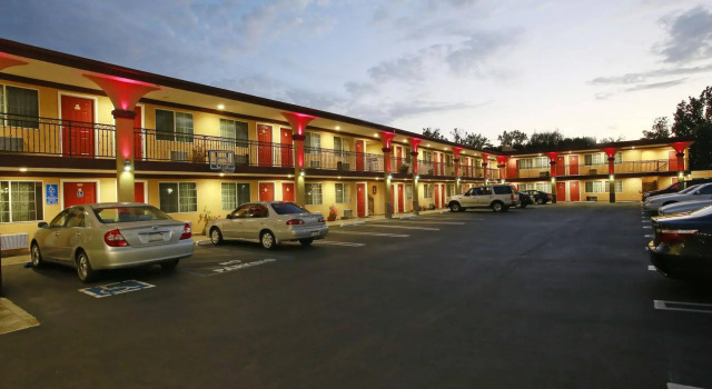 Sky Palm Motel
